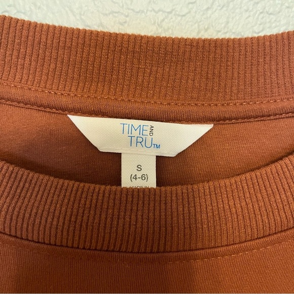 Time and Tru Women's Rust Ruffle Long Sleeve Sweatshirt Blouse Size Small - Picture 3 of 11